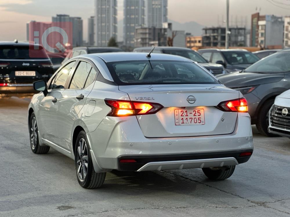 نيسان فيرسا